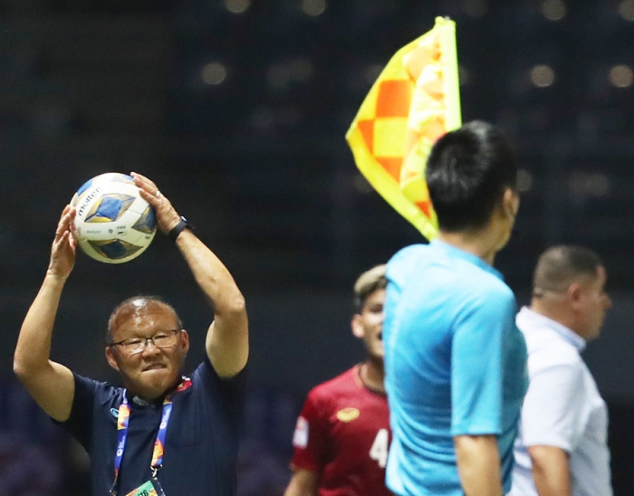 BTC AFF Cup 2022 có động thái 'thiên vị' HLV Park Hang Seo trước thềm Chung kết Việt Nam - Thái Lan?