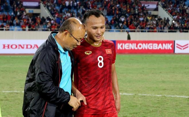 Hậu tuyên bố từ giã ĐT Việt Nam, người hùng AFF Cup gây tranh cãi vì không tri ân HLV Park Hang Seo?