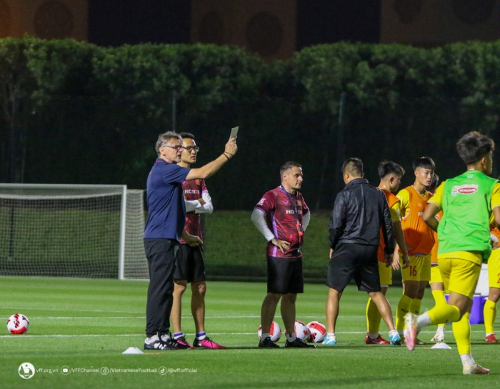 HLV Troussier nổi giận với U23 Việt Nam, khen ngợi đối thủ vì lý do bất ngờ trước thềm Doha Cup 2023