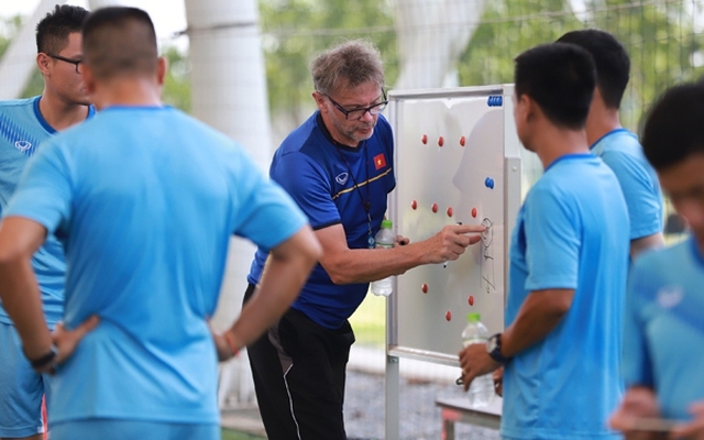 Sao trẻ ĐT U22 Việt Nam bị HLV Philippe Troussier kỷ luật, 'đuổi' khỏi sân tập sát thềm SEA Games 32