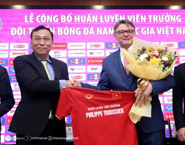 VFF họp khẩn, ra phán quyết về tương lai HLV Troussier sau thất bại của U22 Việt Nam ở SEA Games 32