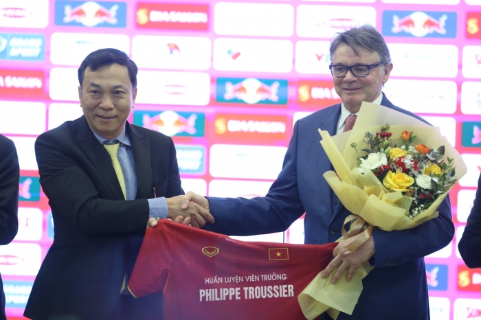 Danh sách Đội tuyển Việt Nam mới nhất: HLV Troussier bất ngờ trao cơ hội cho 'con ghẻ' của HLV Park?