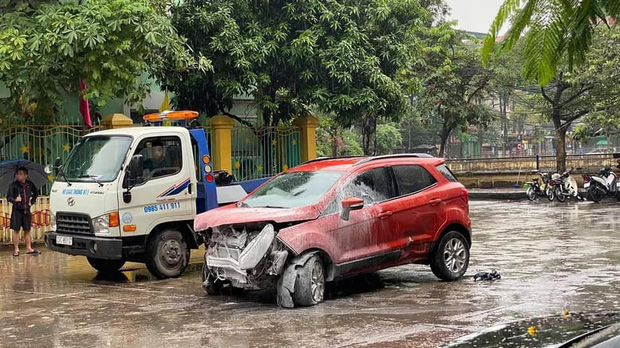 Ford EcoSport tai nạn