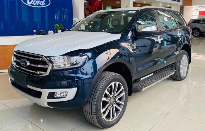 Ford Everest giảm giá hàng trăm triệu đồng