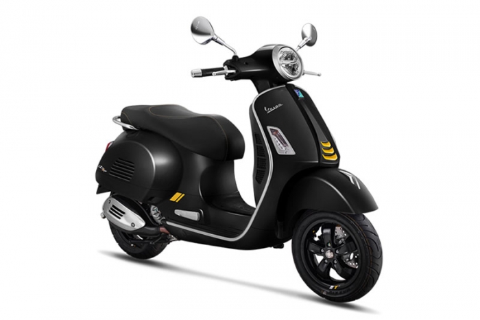 Vespa GTS 300 HPE Super Tech 2021 cạnh tranh Honda SH 300i