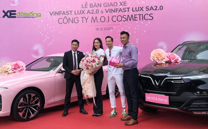 Hồ Ngọc Hà - Kim Lý mua xe VinFast