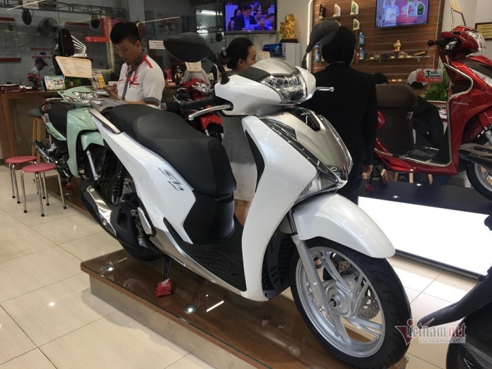 Honda SH 2019 đội giá bán