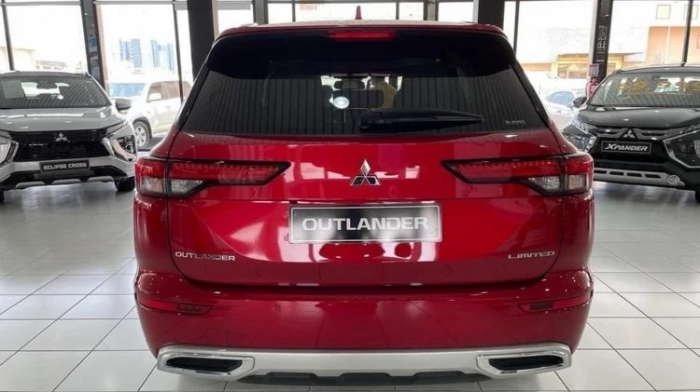 Mitsubishi Outlander 2022 về đại lý với giá 587 triệu, thiết kế lột xác khiến Honda CR-V 'run sợ'