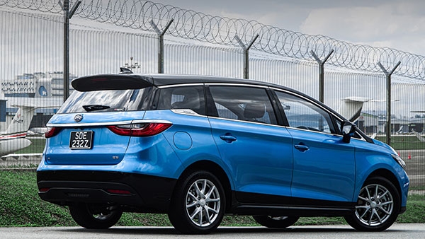 Mitsubishi Xpander 'dè chừng' trước đối thủ mới: Đẹp mê mẩn, giá bán ở mức khó tin