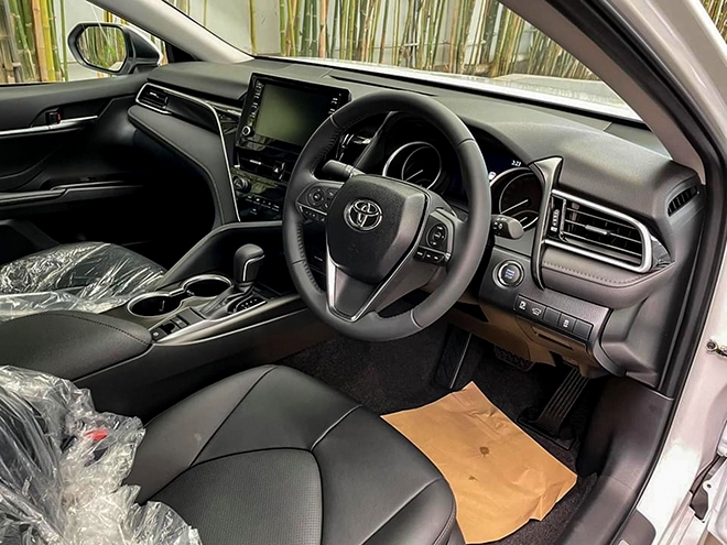 Toyota Camry 2022 chính thức về đại lý với giá hấp dẫn, thiết kế 'so kè' với VinFast Lux A2.0