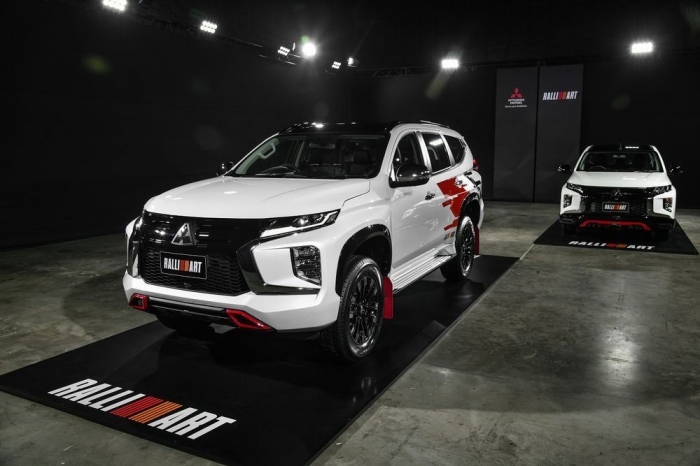 Toyota Fortuner 2021 'tái mặt' trước đối thủ mới: Thiết kế đậm chất thể thao, rục rịch về đại lý