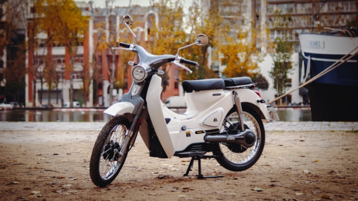 'Bản sao' Honda Super Cub ra mắt với giá siêu tốt, thiết kế cổ điển 'đốn tim' khách Việt