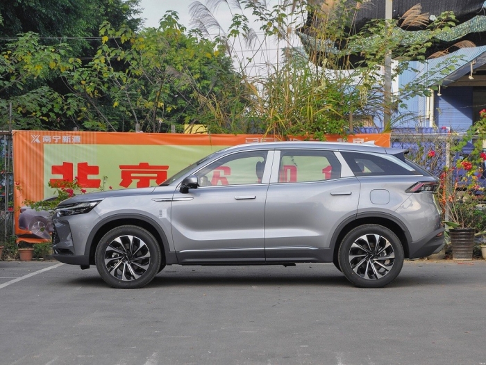 Beijing X7 2022 bất ngờ đổ bộ đại lý: Thiết kế đẹp hơn, nâng cấp trang bị để 'đè bẹp' Honda CR-V