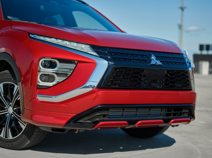 Mitsubishi Eclipse Cross 2022 giá rẻ hơn Honda CR-V