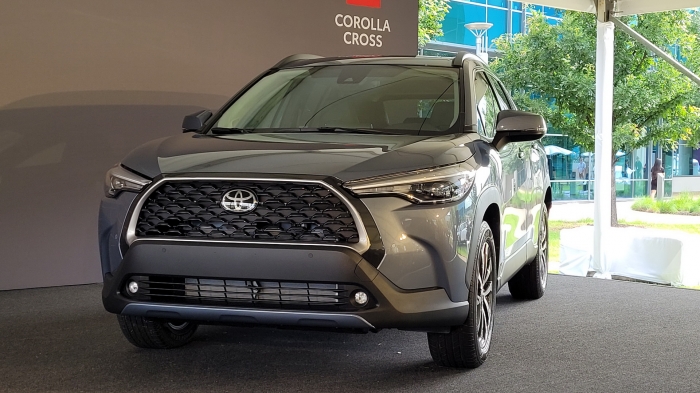 Cận cảnh Toyota Corolla Cross 2022 vừa về đại lý: Giá dự kiến 450 triệu, đẹp lấn át Kia Seltos