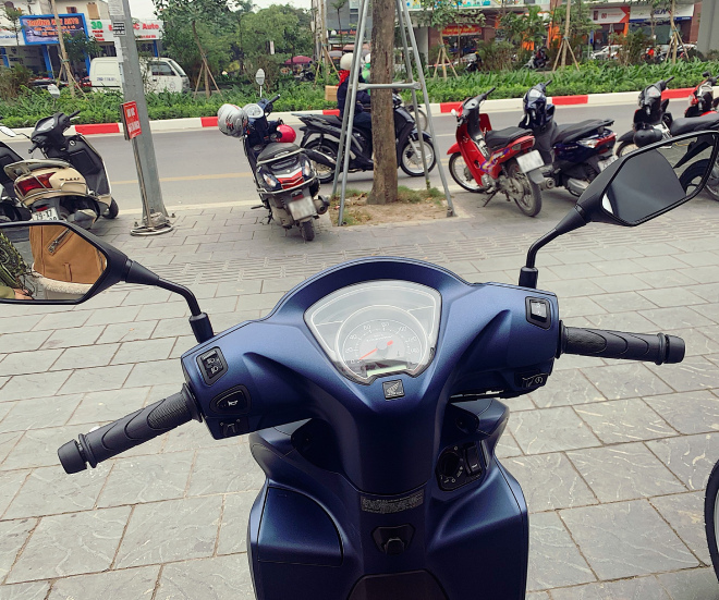 Khách Việt ngỡ ngàng trước giá bán mới nhất của Honda Vision 2021 tại đại lý