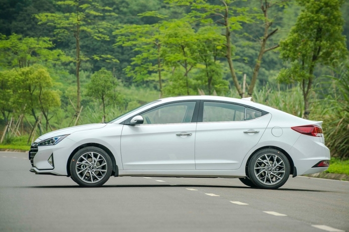 Hyundai Elantra 2021 tung ưu đãi, giảm giá sâu tại đại lý, mức giá mới 'đe nẹt' Kia Cerato