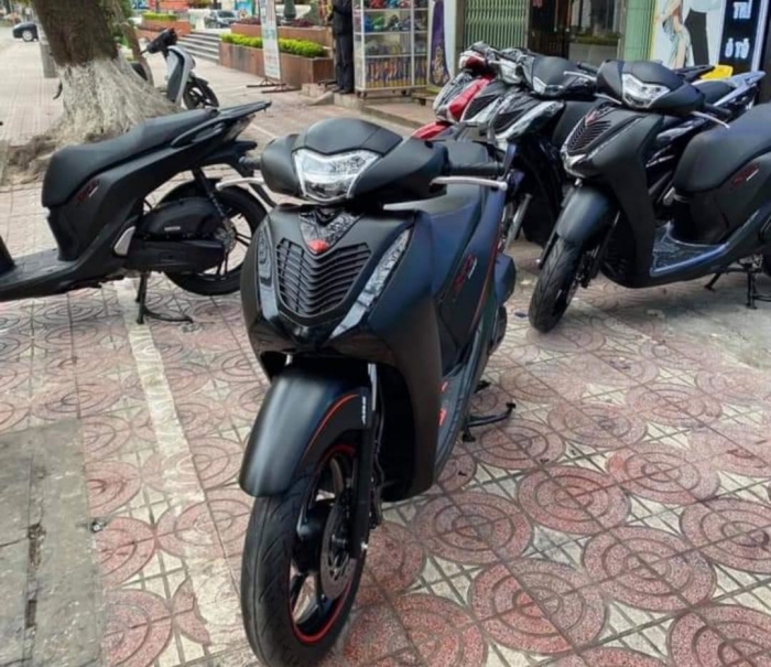 Khách Việt 'chóng mặt' với giá bán mới nhất của Honda SH tại đại lý