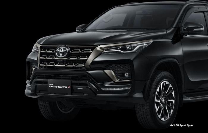 Toyota Fortuner 2022 ra mắt phiên bản mới với giá 867 triệu, thiết kế 'hạ gục' Hyundai SantaFe