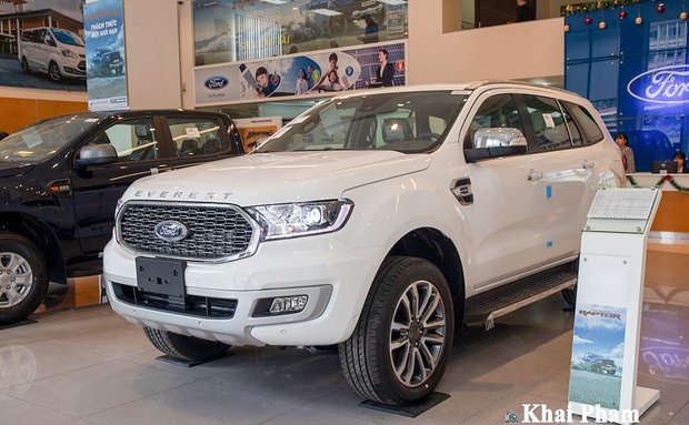 Ford Everest 2021 tung ưu đãi cả trăm triệu đồng, có giá bán thấp kỉ lục 'đe nẹt' Hyundai SantaFe