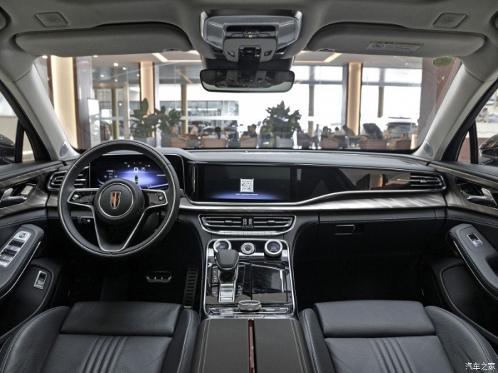 Bộ đôi 'Rolls-Royce Trung Quốc' ra mắt: Giá ngang Mercedes Benz C-Class, ngập tràn công nghệ