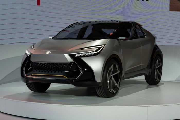 Hé lộ Toyota C-HR bản thương mại sắp ra mắt: Thiết kế tương lai, dễ thành hàng 'hot'