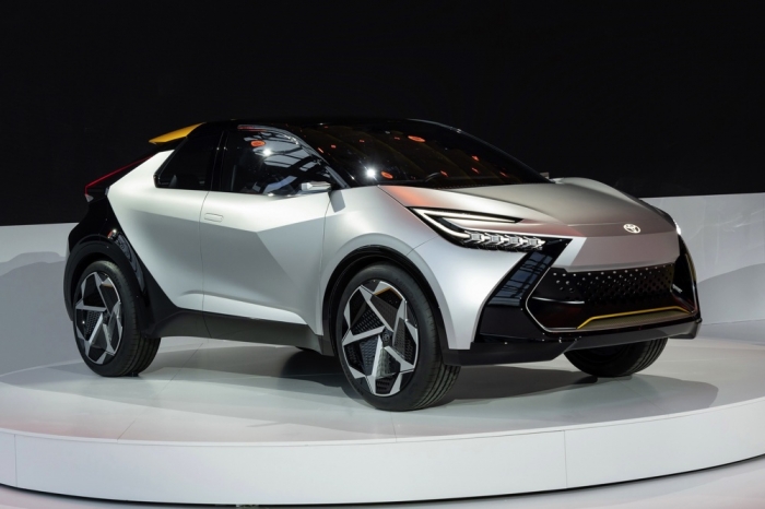 Hé lộ Toyota C-HR bản thương mại sắp ra mắt: Thiết kế tương lai, dễ thành hàng 'hot'