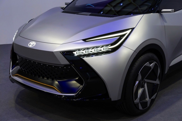 Hé lộ Toyota C-HR bản thương mại sắp ra mắt: Thiết kế tương lai, dễ thành hàng 'hot'