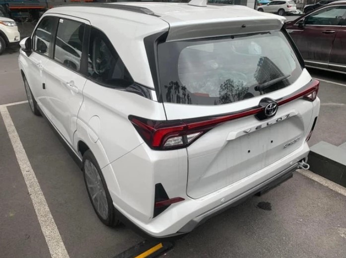 Cận cảnh Toyota Veloz vừa cập bến đại lý: Thiết kế ăn đứt Suzuki XL7, hé lộ chi tiết gây 'hụt hẫng'