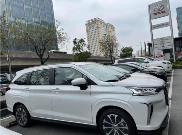 Cận cảnh Toyota Veloz vừa cập bến đại lý: Thiết kế ăn đứt Suzuki XL7, hé lộ chi tiết gây 'hụt hẫng'