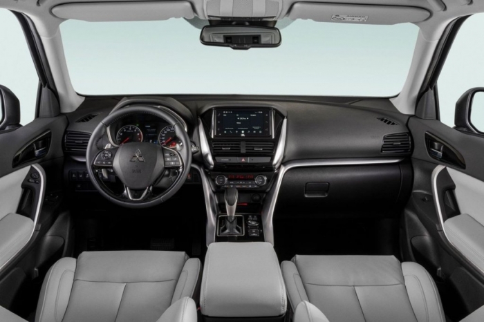 Mitsubishi Eclipse Cross 2023 bất ngờ ra mắt, về đại lý với mức giá khiến Toyota Corolla 'chóng mặt'