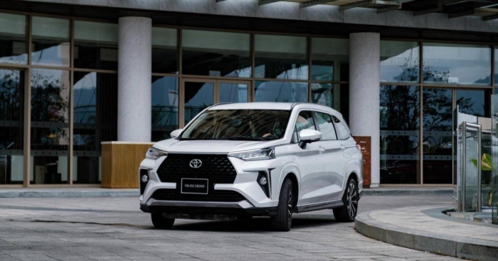 Khách Việt ngỡ ngàng trước giá xe Toyota Veloz Cross tại đại lý, Mitsubishi Xpander cần 'dè chừng'?