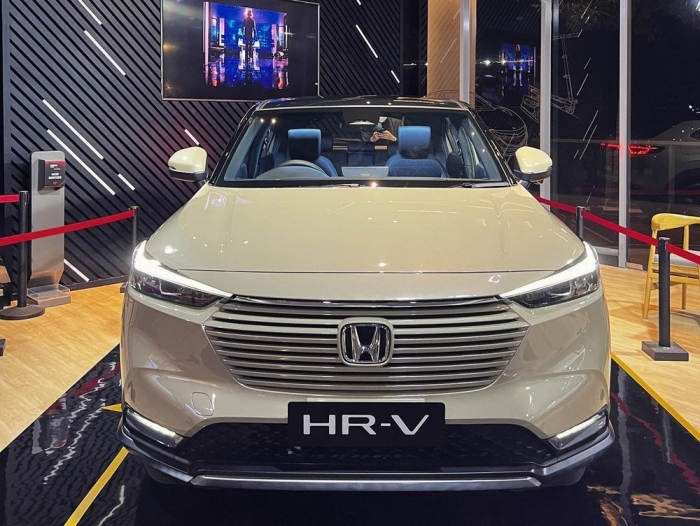 Honda HR-V 2022 về đại lý với giá 566 triệu, số lượng đơn đặt hàng khiến Toyota Corolla Cross lép vế