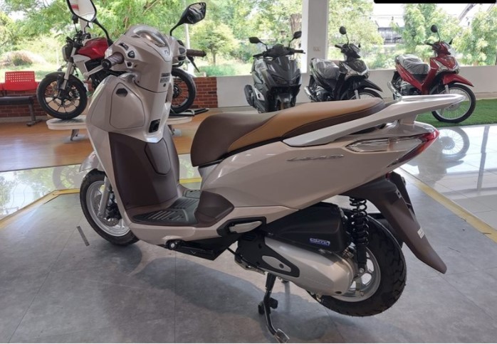 Mẫu xe ga mới của Honda đã có mặt tại đại lý với giá 39 triệu: Đẹp mê mẩn, xứng tầm đàn em Honda SH