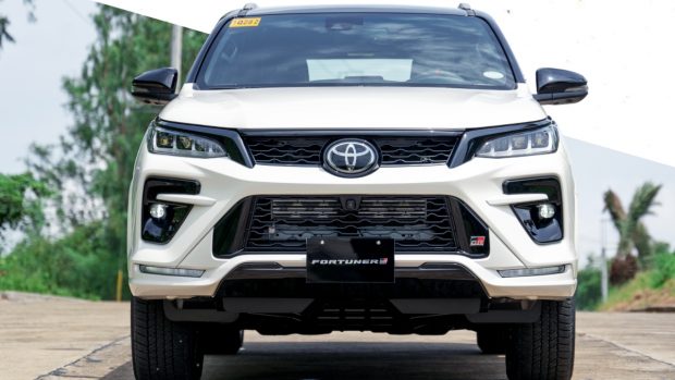 Toyota Fortuner 2022 bản mới cập bến đại lý với giá hấp dẫn, trang bị 'so kè' với Hyundai SantaFe