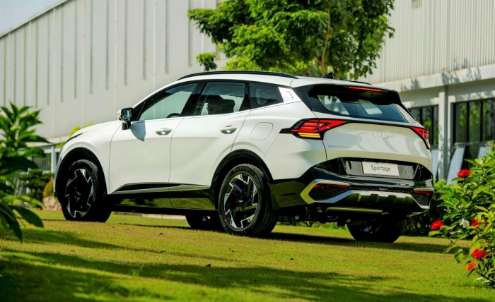 'Bom tấn' SUV cỡ C được khách Việt mong chờ chính thức mở bán, giá xe 'thổi bay' Hyundai Tucson