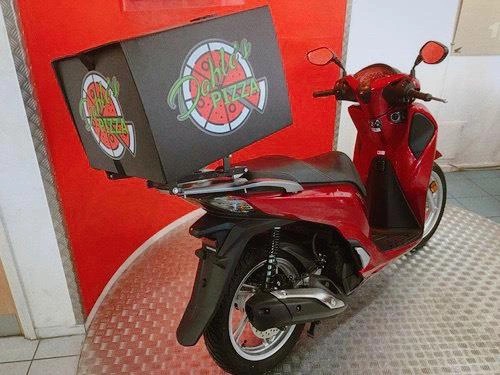 Chỉ là xe chở pizza tại trời Tây, tại sao khách Việt lại xem Honda SH là biểu tượng của sự đẳng cấp?