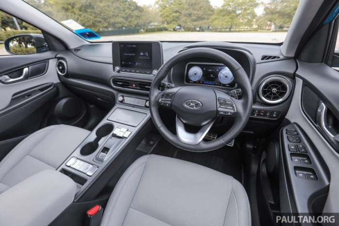 Cận cảnh 'kẻ hủy diệt' Toyota Corolla Cross 2022: Trang bị và công nghệ là 'vũ khí', giá bán hấp dẫn