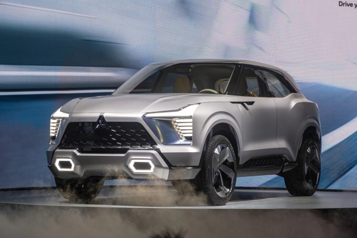 Thiết kế vô thực của Mitsubishi XFC Concept, bán cho khách Việt vào năm tới