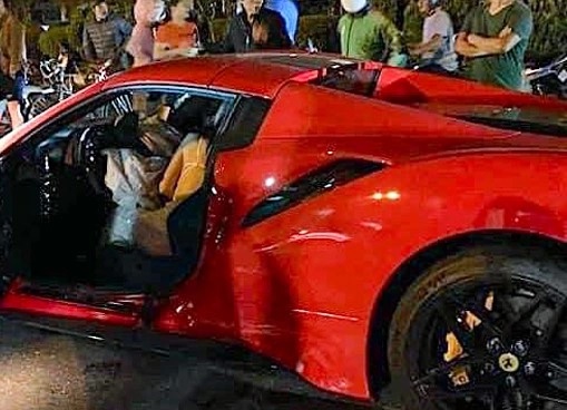Nhân chứng hé lộ thái độ trái ngược của 2 người ngồi trên Ferrari 488 sau tai nạn tại SVĐ Mỹ Đình