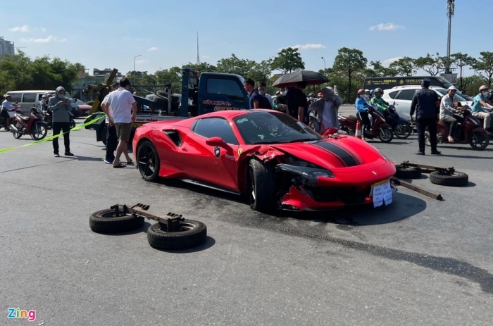 Nhân chứng hé lộ thái độ trái ngược của 2 người ngồi trên Ferrari 488 sau tai nạn tại SVĐ Mỹ Đình