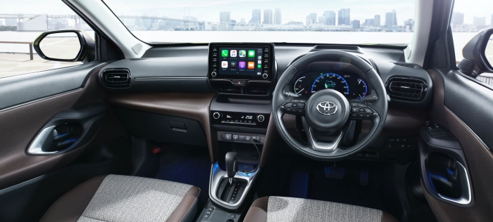 Toyota Yaris Cross 2021 mở bán, khoang nội thất
