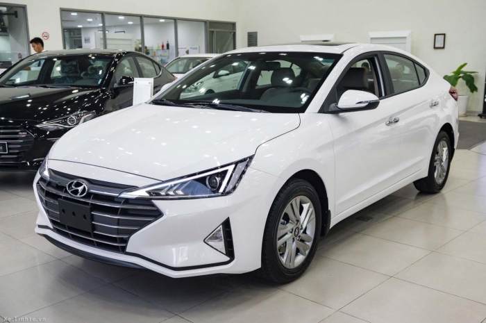 Hyundai Elantra giảm giá, Hyundai Elantra màu trắng