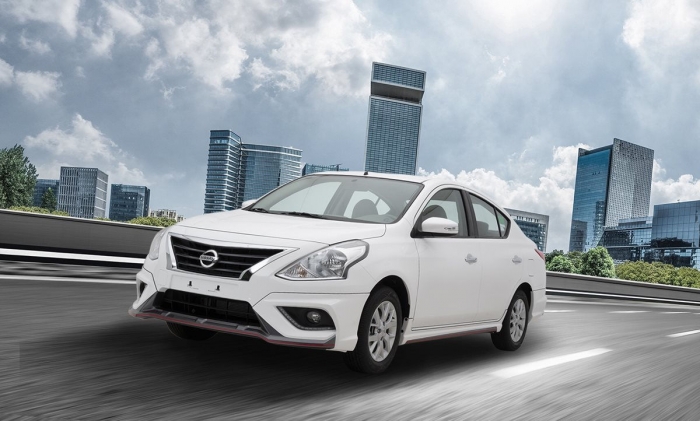 Sedan hạng B Nissan Sunny giảm giá