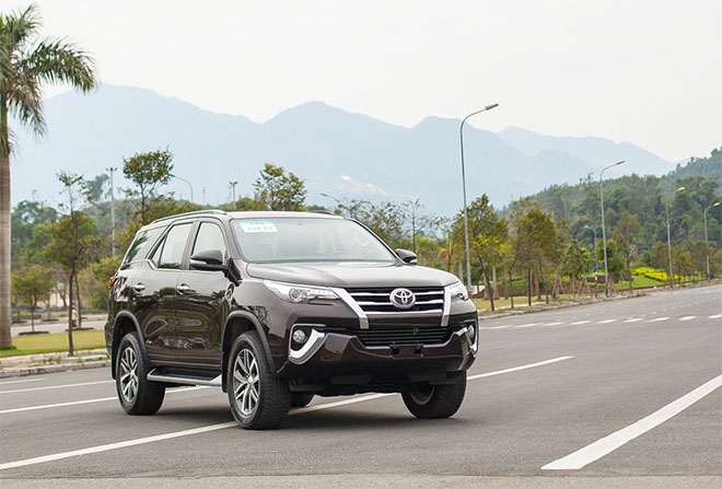 Toyota Fortuner 2019 giảm giá sốc