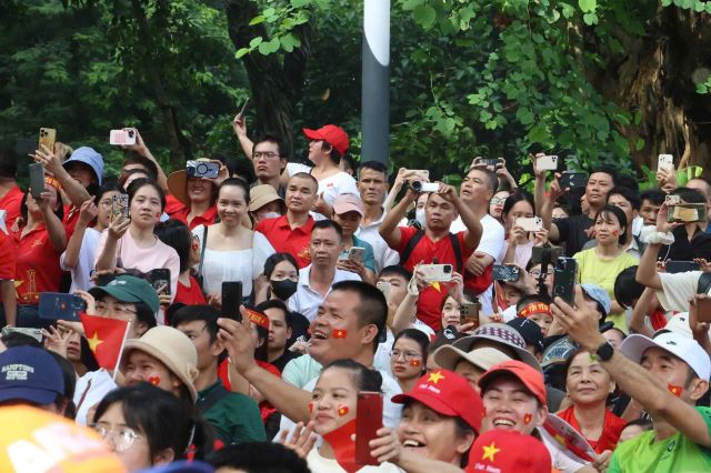 nguoi-dan-xem-dieu-binh-a80