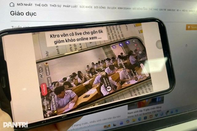 giao-vien-livestream-hoc-sinh-lam-bai