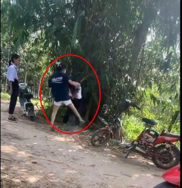 nu-sinh-lop-7-tay-ninh-bi-ep-len-xe-dap-dien