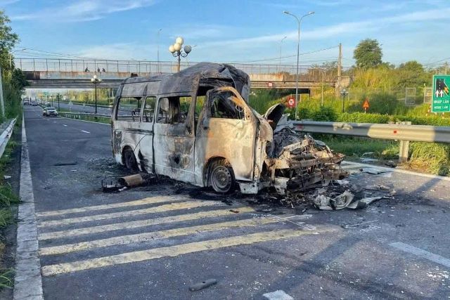 xe-cuu-thuong-tong-xe-dau-keo-tram-dung-nghi-tphcm-dau-giay