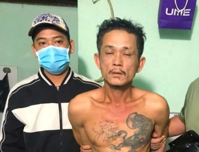 bat-giu-nguoi-dan-ong-chich-dien-ba-noi